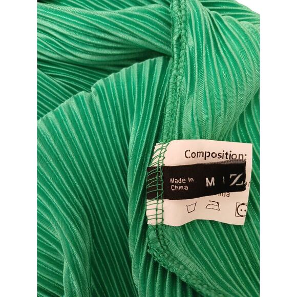 Zaful Women's Top Sz Medium Green Cropped Blouse Coverup Bell Sleeve Low V-neck - Picture 16 of 16